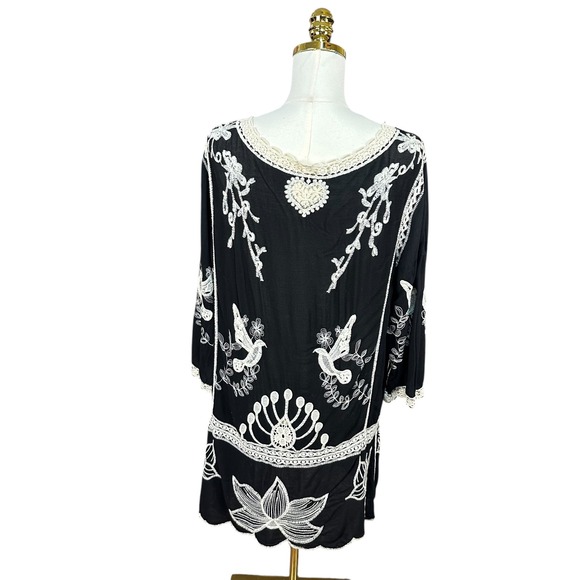 Dresses & Skirts - Boho Embroidered Bird Heart Lace Trim V-Neck Tunic Dress Black White 3/4 Sleeve